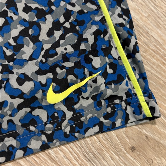 Boys Medium Nike Dri-FIT royal blue and gray camo shorts a tank set - Picture 7 of 11